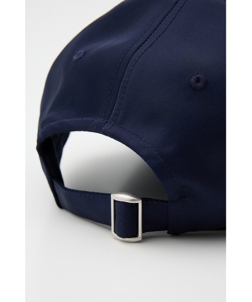 SLY(スライ)の「FRONT LOGO SATIN CAP フロント ロゴ サテン キャップ(キャップ・レディース・ネイビー/ブラウン・FREE)」の5枚目の写真