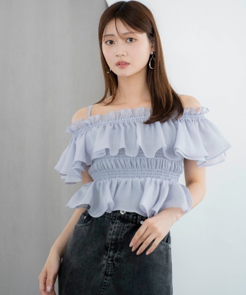 AND COUTURE(アンドクチュール)の「エアリーティアードオフショルブラウス(シャツ/ブラウス・レディース・オフホワイト/サックスブルー/ブラック/ベージュ・FREE)」の10枚目の写真