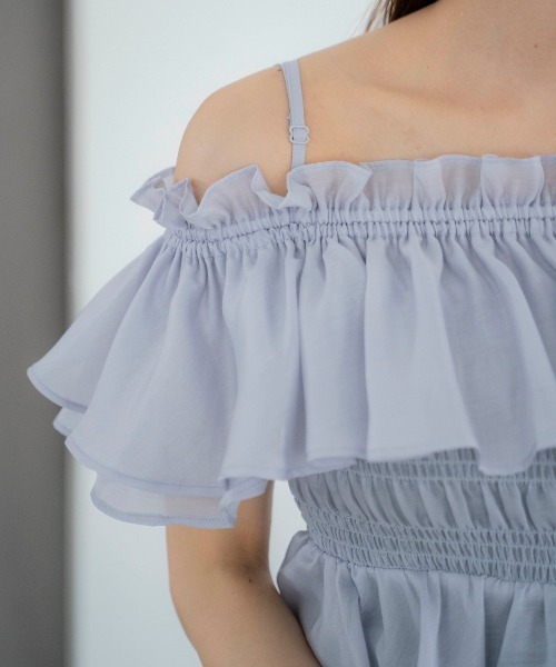 AND COUTURE(アンドクチュール)の「エアリーティアードオフショルブラウス(シャツ/ブラウス・レディース・オフホワイト/サックスブルー/ブラック/ベージュ・FREE)」の11枚目の写真