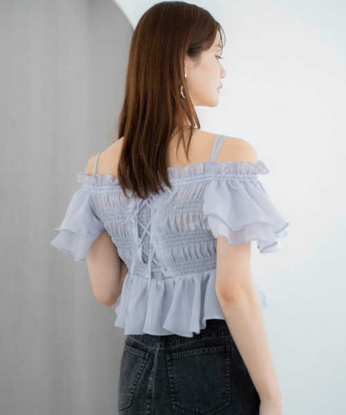 AND COUTURE(アンドクチュール)の「エアリーティアードオフショルブラウス(シャツ/ブラウス・レディース・オフホワイト/サックスブルー/ブラック/ベージュ・FREE)」の13枚目の写真