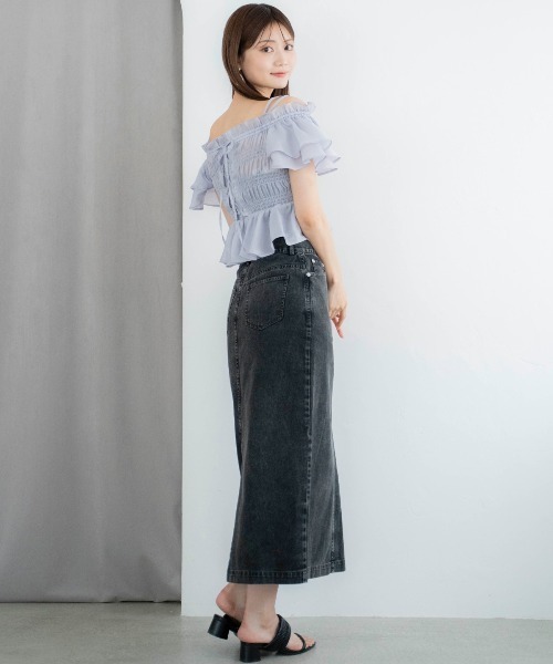 AND COUTURE(アンドクチュール)の「エアリーティアードオフショルブラウス(シャツ/ブラウス・レディース・オフホワイト/サックスブルー/ブラック/ベージュ・FREE)」の16枚目の写真