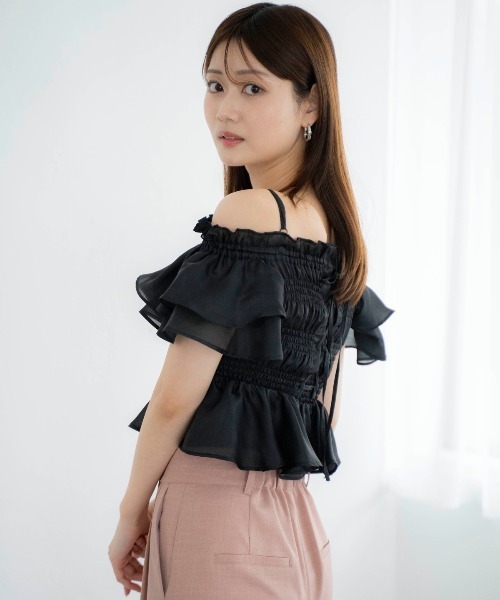 AND COUTURE(アンドクチュール)の「エアリーティアードオフショルブラウス(シャツ/ブラウス・レディース・オフホワイト/サックスブルー/ブラック/ベージュ・FREE)」の18枚目の写真