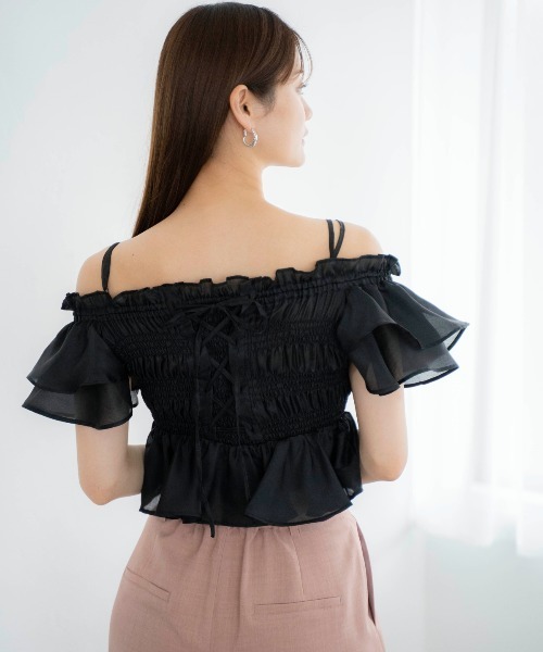 AND COUTURE(アンドクチュール)の「エアリーティアードオフショルブラウス(シャツ/ブラウス・レディース・オフホワイト/サックスブルー/ブラック/ベージュ・FREE)」の19枚目の写真