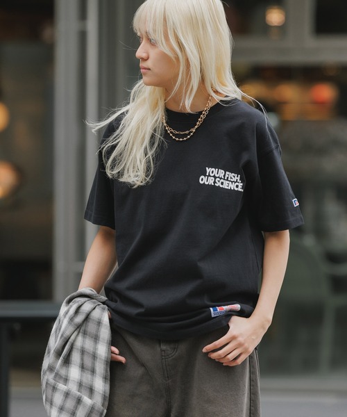Russell Athletic(ラッセルアスレティック)の「Russell Athletic/ラッセルアスレティック×Berkley/バークレイ MULTI LOGO HEAVY COTTON JERSEY S/S T Tシャツ(Tシャツ/カットソー・メンズ・ブラック/ホワイト・XL/M/L)」の2枚目の写真