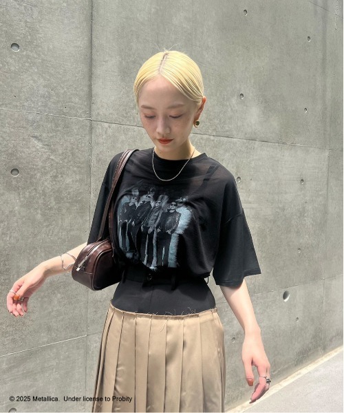 【美品】ＡＭＥＲＩ　アメリ　花柄　Tシャツ　カットソー　黒　ネックレス付き m11021846035_1.jpg?1752464089
