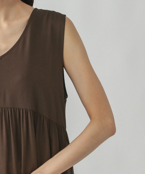 GLOBAL WORK（グローバルワーク）の「さらさらリラックスノースリーブワンピース/575224（ワンピース・レディース・レッド/ブラック/ブラウン・MEDIUM/LARGE）」の17枚目の写真