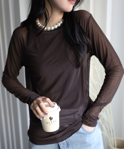 YENNA（イェンナ）の「【シアーロングスリーブTシャツ】レイヤードスタイル（Tシャツ/カットソー・レディース・ベージュ/ブラウン/アイボリー/ブラック・FREE）」の3枚目の写真