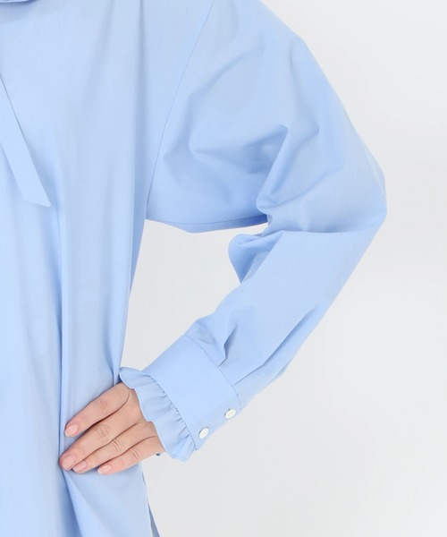 STRAWBERRY-FIELDS（ストロベリーフィールズ）の「シルキーブロード_Vネックフリルボウタイブラウス（シャツ/ブラウス・レディース・オフホワイト/サックスブルー/ブラック・2）」の10枚目の写真