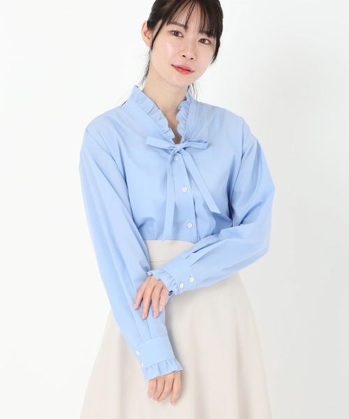 STRAWBERRY-FIELDS（ストロベリーフィールズ）の「シルキーブロード_Vネックフリルボウタイブラウス（シャツ/ブラウス・レディース・オフホワイト/サックスブルー/ブラック・2）」の5枚目の写真