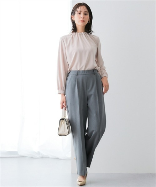 7days Life Styling(セブンデイズライフスタイリング)の「【UVカット/速乾】ストレッチパウダーサテンパール調タックネック長袖ブラウス(シャツ/ブラウス・レディース・グレイッシュベージュ/オフホワイト/ネイビー・LL/L/M/S/3L)」の5枚目の写真