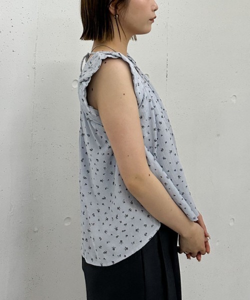 archives（アルシーヴ）の「バルーンノースリ花柄ブラウス（シャツ/ブラウス・レディース・ブルー/アイボリー/ネイビー・MEDIUM）」の15枚目の写真