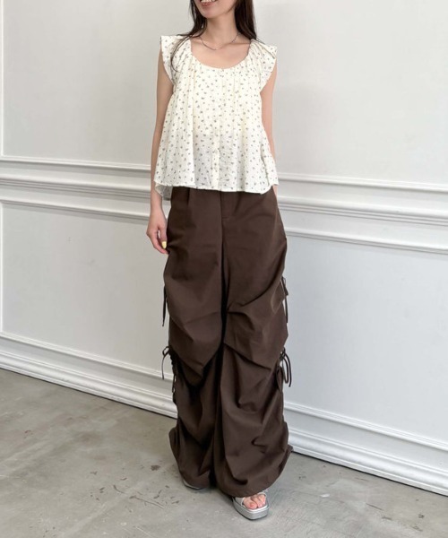 archives（アルシーヴ）の「バルーンノースリ花柄ブラウス（シャツ/ブラウス・レディース・ブルー/アイボリー/ネイビー・MEDIUM）」の10枚目の写真