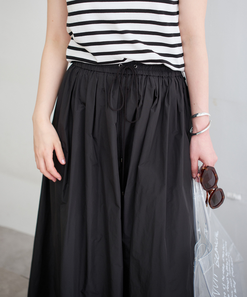 IENA（イエナ）の「タフタイージーボリュームスカート（スカート・レディース・ブラウン/ブラック/カーキ・36/38）」の14枚目の写真