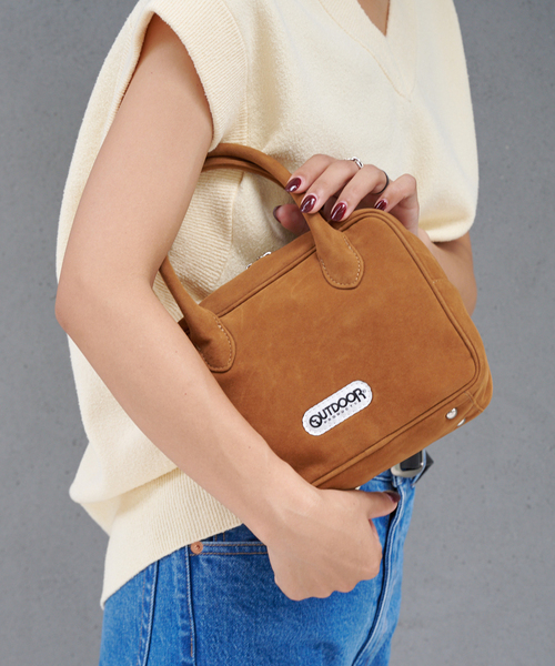 OUTDOOR PRODUCTS(アウトドアプロダクツ)の「2WAY CUBE BAG Suede Look(クラッチバッグ・レディース・カーキ/ブラック/キャメル・FREE)」の3枚目の写真