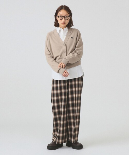 FRED PERRY（フレッドペリー）の「FRED PERRY / V-Neck Cardigan [手洗い可]（カーディガン/ボレロ・レディース・ベージュ/ブラック・10）」の12枚目の写真