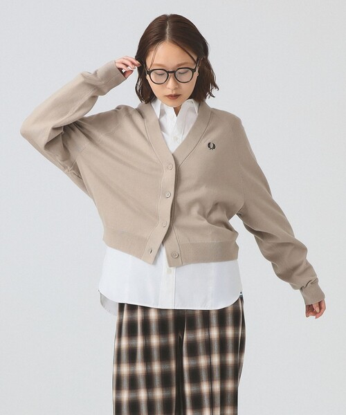 FRED PERRY（フレッドペリー）の「FRED PERRY / V-Neck Cardigan [手洗い可]（カーディガン/ボレロ・レディース・ベージュ/ブラック・10）」の15枚目の写真