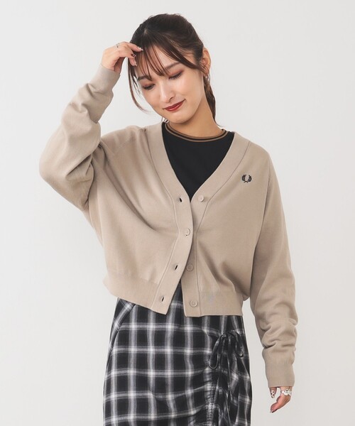 FRED PERRY（フレッドペリー）の「FRED PERRY / V-Neck Cardigan [手洗い可]（カーディガン/ボレロ・レディース・ベージュ/ブラック・10）」の19枚目の写真