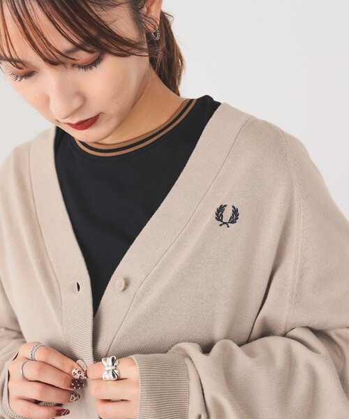 FRED PERRY（フレッドペリー）の「FRED PERRY / V-Neck Cardigan [手洗い可]（カーディガン/ボレロ・レディース・ベージュ/ブラック・10）」の20枚目の写真