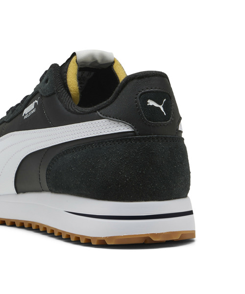 PUMA(プーマ)の「PUMA プーマ メンズ ゴルフ プーマ ヘルシンキ スパイクレスシューズ(スニーカー・メンズ・ベージュ系その他/ブラック/ホワイト×ブラック・25.5cm/25.0cm/26.0cm/27.5cm/27.0cm/26.5cm/30.0cm/29.5cm/28.5cm/29.0cm/28.0cm)」の4枚目の写真
