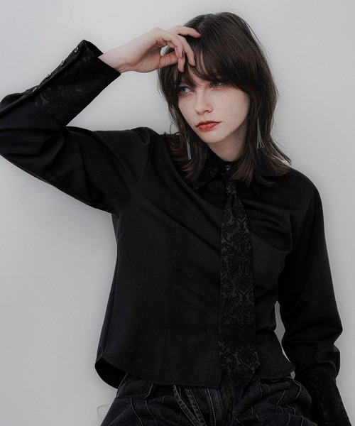 HARE(ハレ)の「コンパクトネクタイシャツ(HARE)(シャツ/ブラウス・レディース・ホワイト/ブラック/ストライプ/ブラック系その他/レッド系その他・FREE)」の2枚目の写真