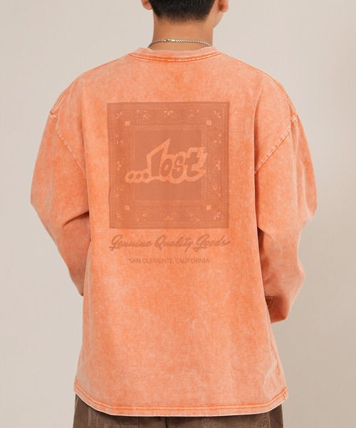 lost（ロスト）の「ムラサキスポーツ限定【...LOST/ロスト】長袖 Tシャツ ロンT メンズ バックプリント ペイズリー柄 SPACER LS TEE L25F-2202（Tシャツ/カットソー・メンズ・ホワイト/オレンジ・M/L/XL）」の2枚目の写真
