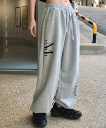 【日本未発売/WEB限定】MUCENT(ムセント)/ユニセックス ワイド ルーズ ロゴ ジョガー スウェットパンツ/DIVISION WIDE SWEAT JOGGER PANTS