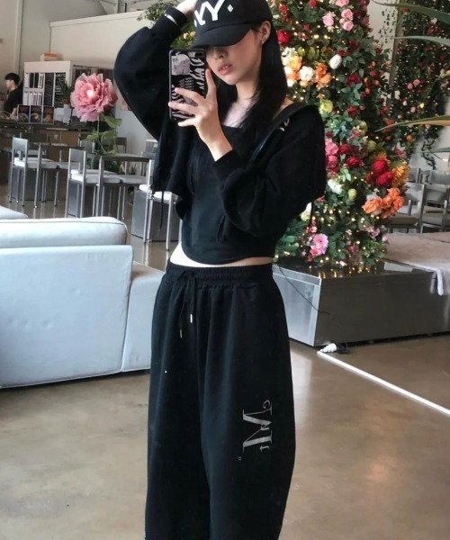 MUCENT（ムセント）の「【日本未発売/WEB限定】MUCENT(ムセント)/ユニセックス ワイド ルーズ ロゴ ジョガー スウェットパンツ/DIVISION WIDE SWEAT JOGGER PANTS（スウェットパンツ・レディース・ブラック/グレー・FREE）」の14枚目の写真