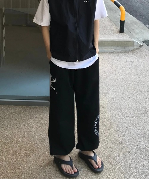 MUCENT（ムセント）の「【日本未発売/WEB限定】MUCENT(ムセント)/ユニセックス ワイド ルーズ ロゴ ジョガー スウェットパンツ/DIVISION WIDE SWEAT JOGGER PANTS（スウェットパンツ・レディース・ブラック/グレー・FREE）」の6枚目の写真