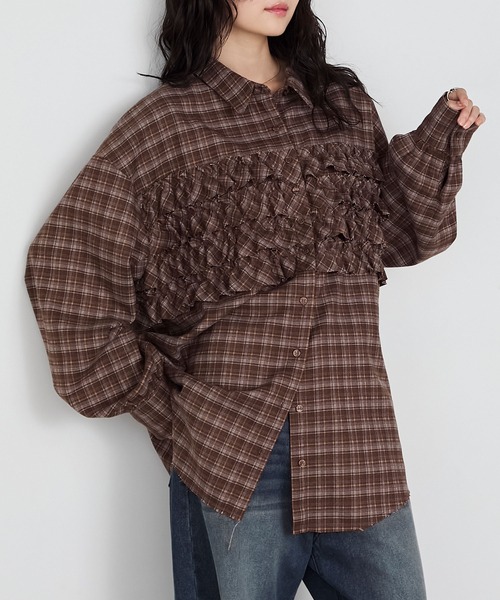 forksy.(フォルクシー)の「【forksy.】ビスチェ風デザインフリルオーバーサイズネルシャツ(シャツ/ブラウス・レディース・ブラック/ブラウン系/ベージュ/ブラック系/ダークブラウン・FREE)」の4枚目の写真