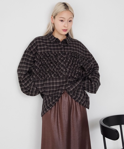 forksy.(フォルクシー)の「【forksy.】ビスチェ風デザインフリルオーバーサイズネルシャツ(シャツ/ブラウス・レディース・ブラック/ブラウン系/ベージュ/ブラック系/ダークブラウン・FREE)」の7枚目の写真