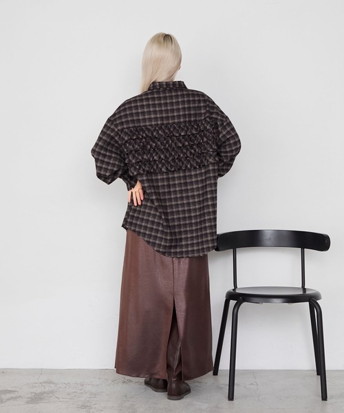 forksy.(フォルクシー)の「【forksy.】ビスチェ風デザインフリルオーバーサイズネルシャツ(シャツ/ブラウス・レディース・ブラック/ブラウン系/ベージュ/ブラック系/ダークブラウン・FREE)」の14枚目の写真