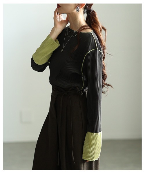 Sawa a la mode(サワアラモード)の「バイカラースリーブプリーツトップス(Tシャツ/カットソー・レディース・グレー/チャコールグレー・FREE)」の13枚目の写真