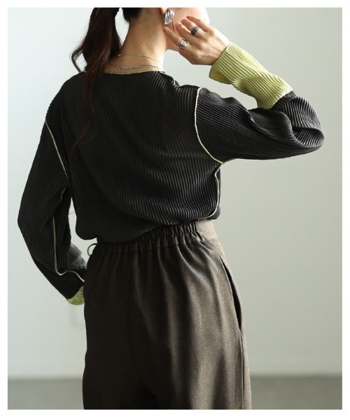 Sawa a la mode(サワアラモード)の「バイカラースリーブプリーツトップス(Tシャツ/カットソー・レディース・グレー/チャコールグレー・FREE)」の17枚目の写真