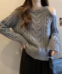 肩あき ケーブルニット