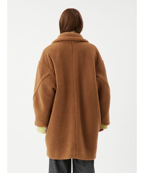 Mila Owen（ミラオーウェン）の「オーバーサイズボアコート（ステンカラーコート・レディース・キャメル/レッド/モカ・0/1）」の9枚目の写真