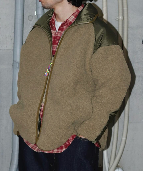 is-ness(イズネス)の「is-ness × TAION REVERSIBLE FLEECE DOWN JK(その他アウター・メンズ・ブラック/カーキ・LARGE/MEDIUM)」の3枚目の写真