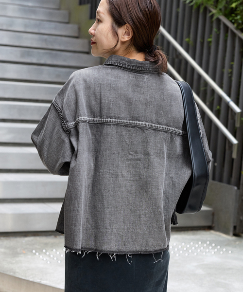 JOURNAL STANDARD（ジャーナルスタンダード）の「《追加4》ライトオンスデニムクロップドシャツ（シャツ/ブラウス・レディース・ブラック系その他/キャメル/ブルー系その他・FREE）」の16枚目の写真