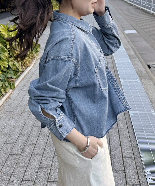 JOURNAL STANDARD（ジャーナルスタンダード）の「《追加4》ライトオンスデニムクロップドシャツ（シャツ/ブラウス・レディース・ブラック系その他/キャメル/ブルー系その他・FREE）」の19枚目の写真
