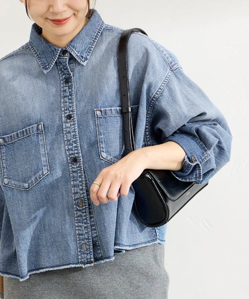 JOURNAL STANDARD（ジャーナルスタンダード）の「《追加4》ライトオンスデニムクロップドシャツ（シャツ/ブラウス・レディース・ブラック系その他/キャメル/ブルー系その他・FREE）」の4枚目の写真