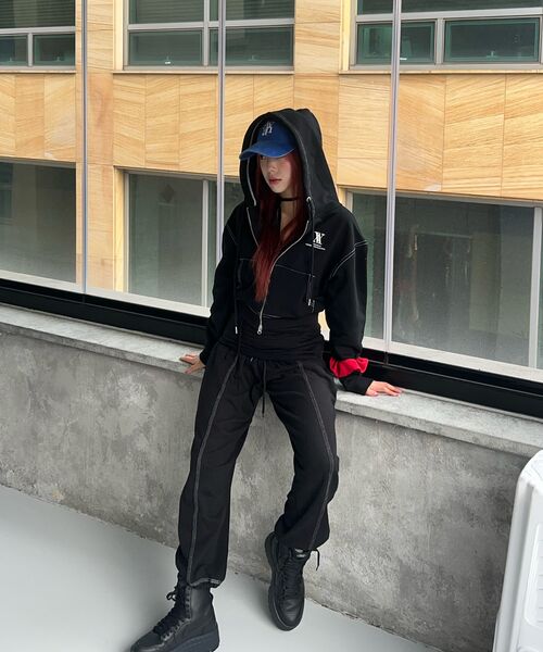 AVANDRESS（アバンドレス ）の「AV LOGO CROP HOOD ZIP-UP BLACK STITCH（パーカー・レディース・ブラック・MEDIUM/SMALL）」の6枚目の写真
