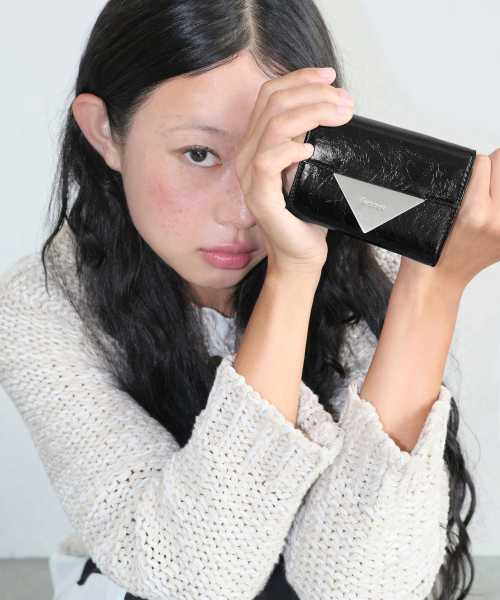 FENNEC（フェネック）の「CRINKLE TRIANGLE DOCO WALLET - BLACK（札入れ/マネークリップ・レディース・その他・FREE）」の2枚目の写真