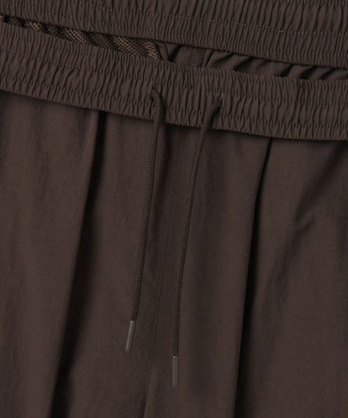 MUSINSA STANDARD（ムシンサスタンダード）の「ワイドレトロトラックパンツ[ブラウン]（スウェットパンツ・メンズ・その他・SMALL/MEDIUM/LARGE/X-LARGE/XX-LARGE）」の3枚目の写真