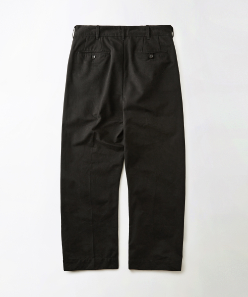 OUTSTANDING(アウトスタンディング)の「HIGH DENSITY COTTON DOUBLE PLEATED PANTS_BLACK(その他パンツ・メンズ・その他・MEDIUM/LARGE/SMALL)」の2枚目の写真