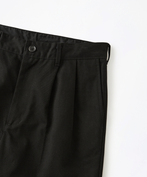 OUTSTANDING(アウトスタンディング)の「HIGH DENSITY COTTON DOUBLE PLEATED PANTS_BLACK(その他パンツ・メンズ・その他・MEDIUM/LARGE/SMALL)」の6枚目の写真