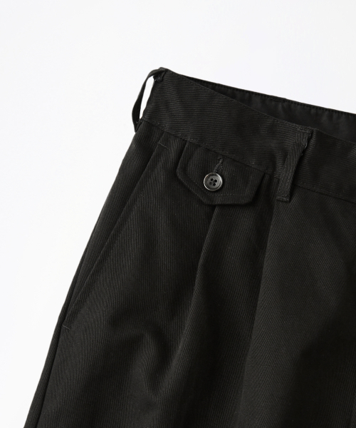 OUTSTANDING(アウトスタンディング)の「HIGH DENSITY COTTON DOUBLE PLEATED PANTS_BLACK(その他パンツ・メンズ・その他・MEDIUM/LARGE/SMALL)」の7枚目の写真