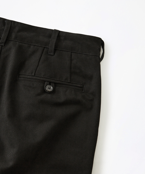 OUTSTANDING(アウトスタンディング)の「HIGH DENSITY COTTON DOUBLE PLEATED PANTS_BLACK(その他パンツ・メンズ・その他・MEDIUM/LARGE/SMALL)」の8枚目の写真