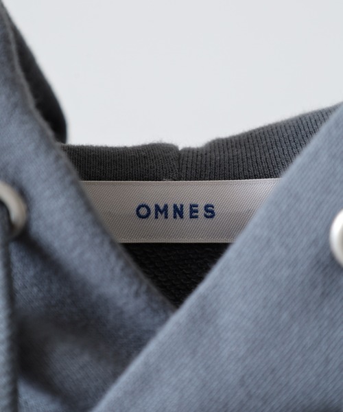 OMNES（オムネス）の「裏毛スウェットプルオーバーパーカー（パーカー・レディース・ベージュ/ブルーグレー・WOMENS M）」の7枚目の写真