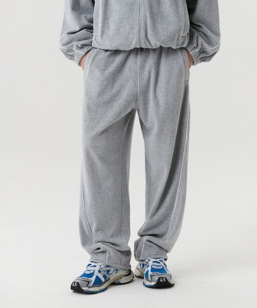 WMC(ダブリューエムシー)の「ベルベットラインパンツ_GREY(スウェットパンツ・メンズ・グレー・30(M)/32(L))」の2枚目の写真