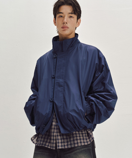 SECONDMONO（セカンドモノローグ）の「ボタンフラケットナイロンハーフコートジャケット[NAVY]_SEJK027NAVY（ナイロンジャケット・レディース・その他・SMALL/MEDIUM/LARGE）」の2枚目の写真