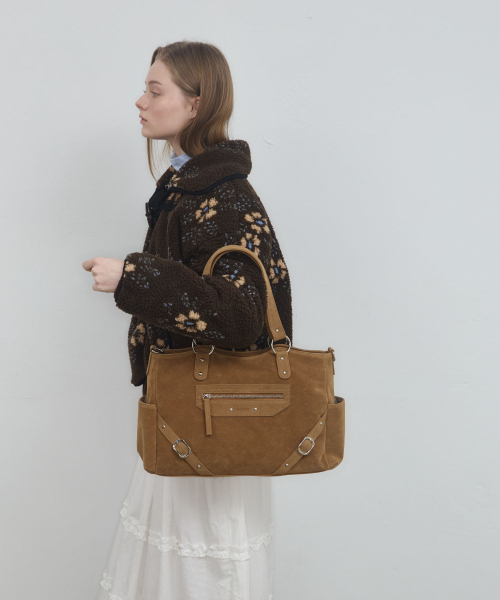 ANOETIC（アノエティック）の「ANC STUD RING BAG_SUEDE CAMEL（ショルダーバッグ・レディース・キャメル・FREE）」の4枚目の写真